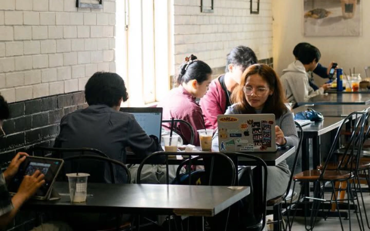Thumbnail Berita - Tren Work from Cafe, Kopi Studio 24 Jadi Pilihan Mahasiswa Malang