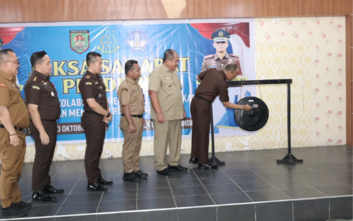 Thumbnail Berita - Bupati Asahan Ikuti Gelar Persmian Jaksa Sahabat Pendidik