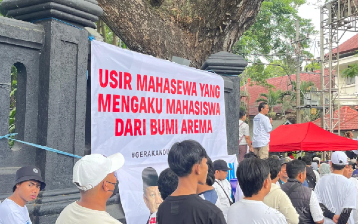 Foto Poster yang muncul dalam apel akbar mendukung program MBG Prabowo Subianto di Kota Malang. (Foto: Lutfia/Ketik.com)