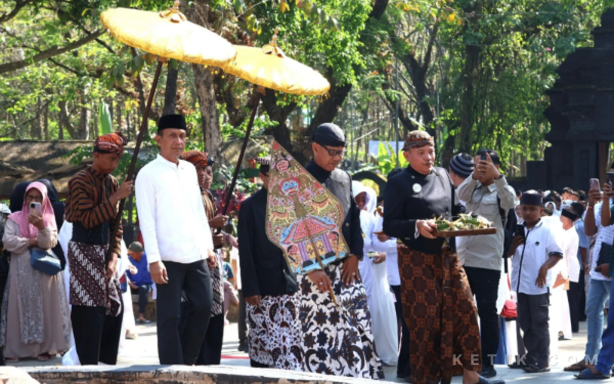 Thumbnail Berita - Tradisi Ruwatan Murwakala 2026 Digelar di Kayangan Api Bojonegoro