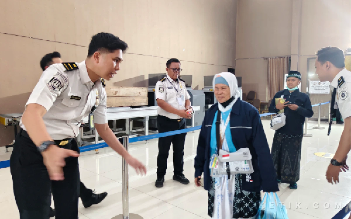 Thumbnail Berita - Seamless Corridor Ditambah, Ketua PPIH Debarkasi Surabaya Sebut Pendataan Jemaah Lebih Cepat
