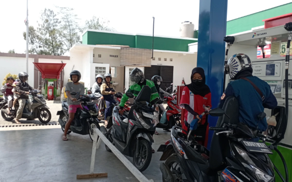 Thumbnail Berita - Kabar Baik bagi Pengendara! Tiga Jenis BBM Nonsubsidi Turun Harga, Ini Daftar Lengkapnya