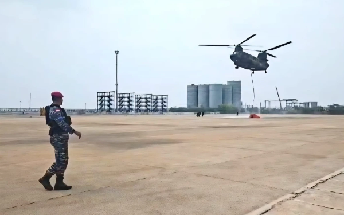 Thumbnail Berita - Jatuhkan 220 Ton Air, Helikopter Chinook Jepang Selesaikan 40 Operasi Karhutla di Kalimantan