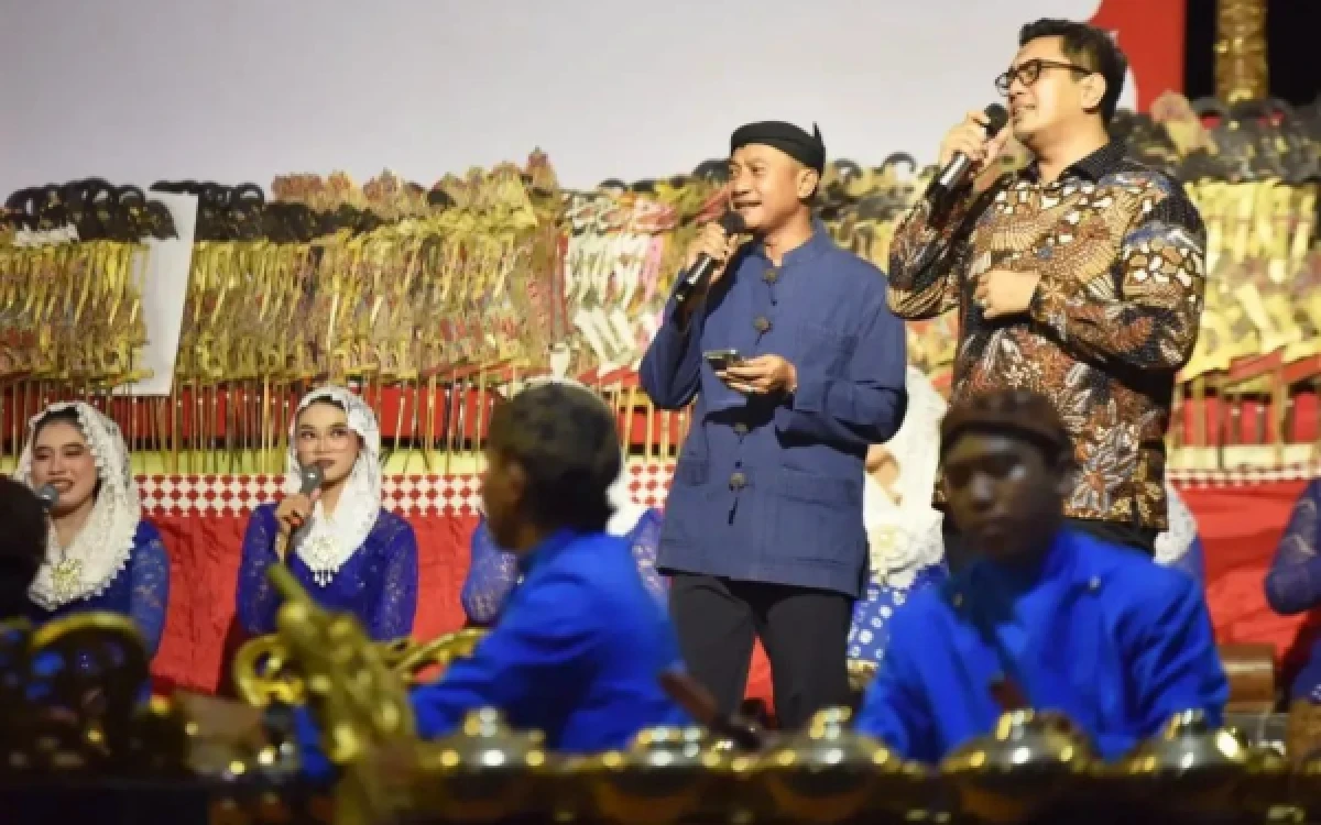 Thumbnail Berita - Bupati Pacitan Saksikan Pagelaran Wayang Kulit di Alun-alun, Cerita Bima Perwira