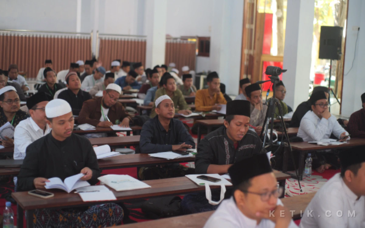 Thumbnail Berita - Semarakkan Muktamar, Nahdlatut Turots Gelar Dauroh Tahqiq Kitab Muassis NU