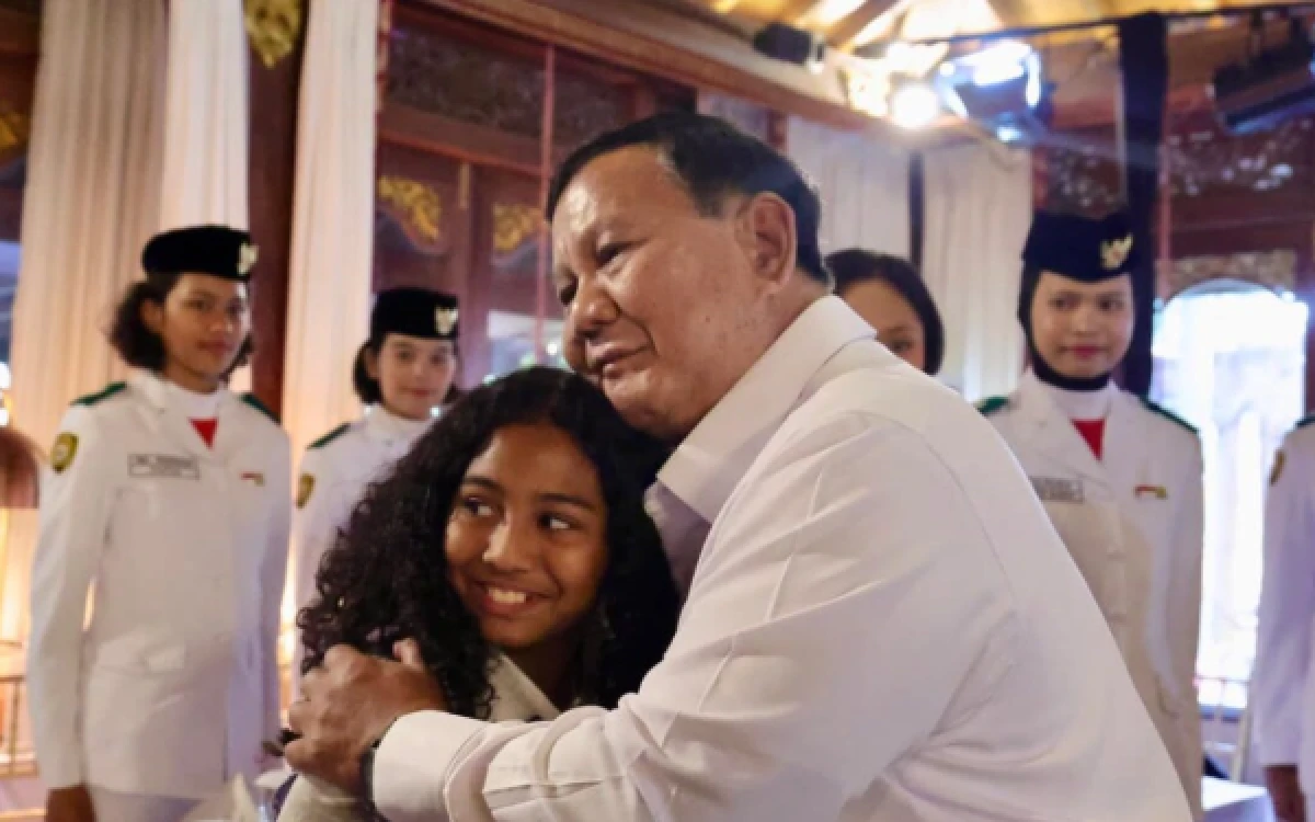Thumbnail Berita - Prabowo Undang Petugas HUT Ke-81 RI ke Hambalang, Sampaikan Apresiasi dan Rasa Bangga
