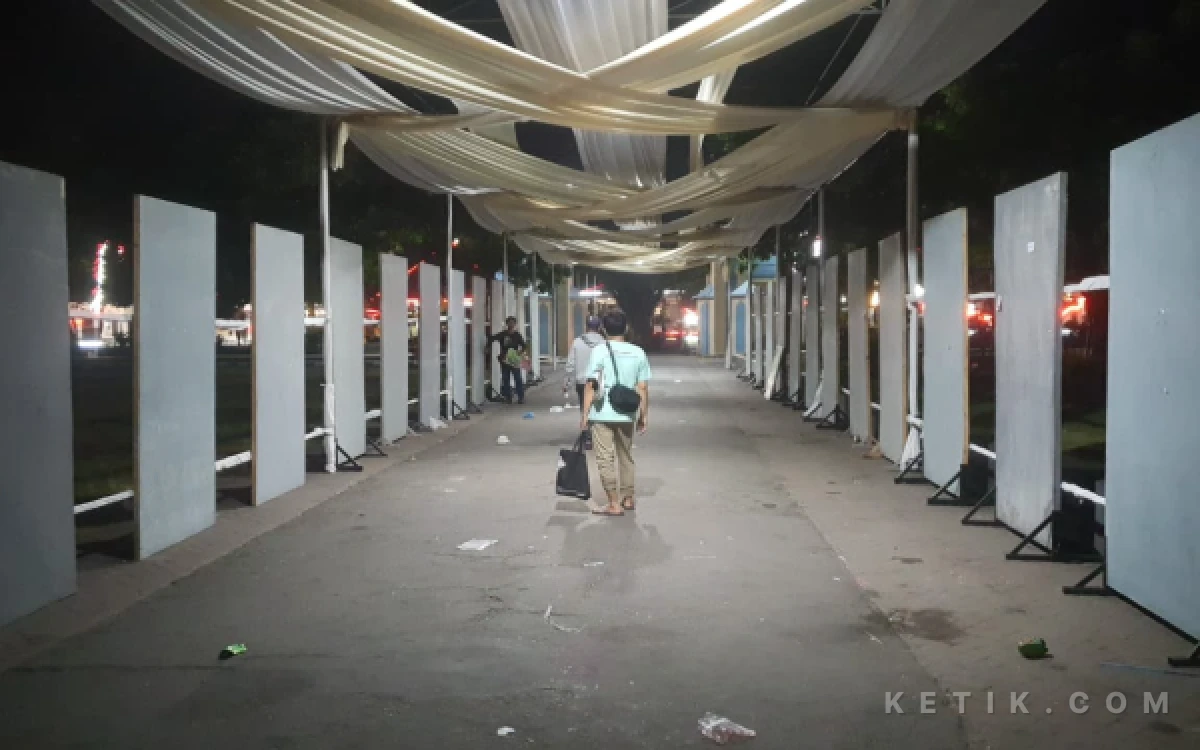 Thumbnail Berita - Kecewa Penataan Lokasi, Seniman Bongkar Lukisan di Jombang Fest 2026