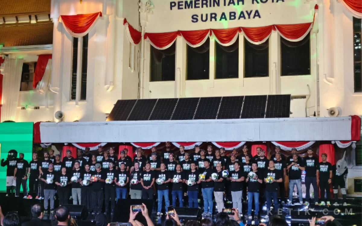 Thumbnail Berita - Persebaya Launching Tim Super League 2026/2027, Azrul Ananda Targetkan Raih Juara!