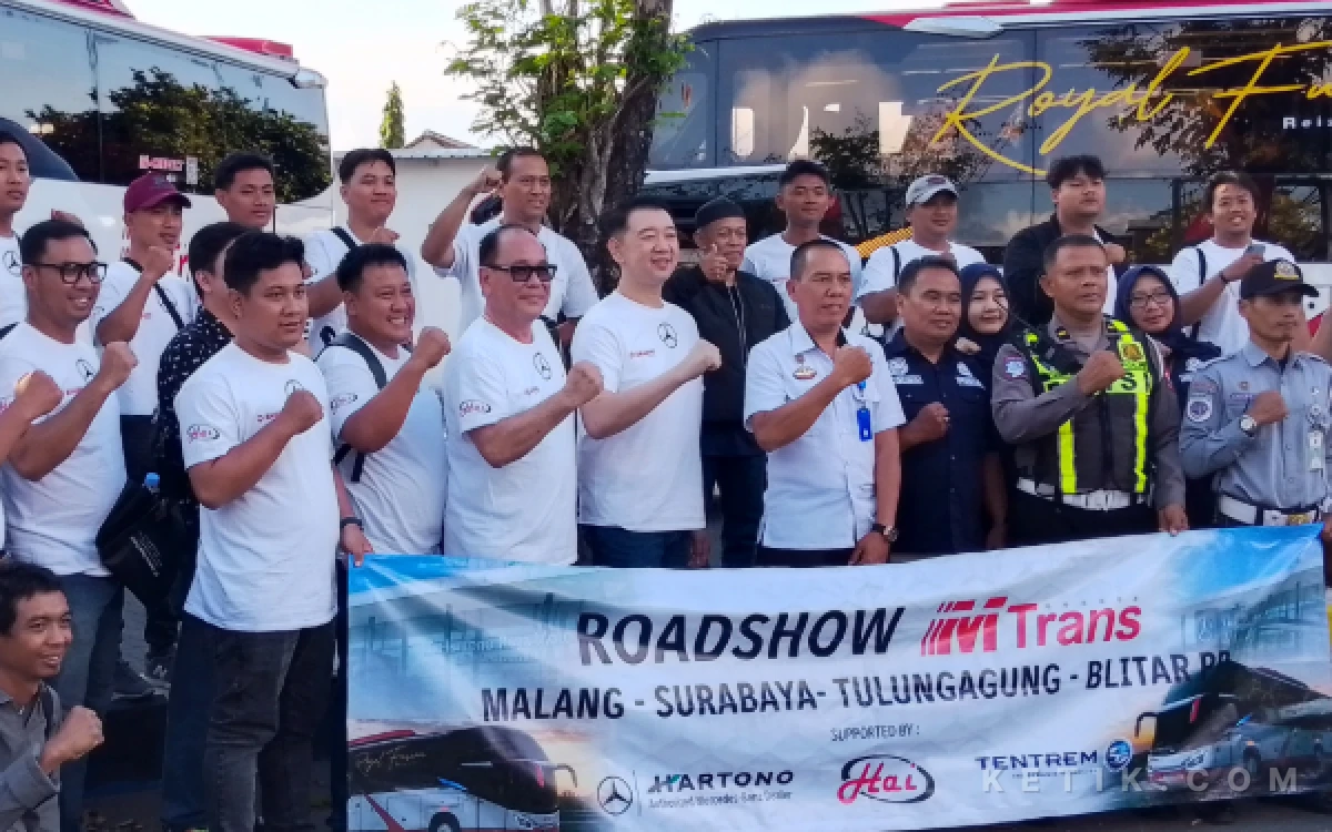 Thumbnail Berita - Gelar Roadshow di Jawa Timur, M-Trans Kenalkan Bus Baru untuk Rute Denpasar hingga Jakarta