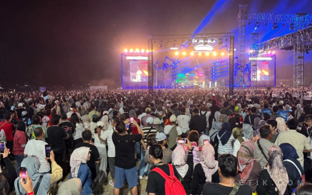 Thumbnail Berita - Membeludak! Konser 3 Malam di Panggung Festival MotoGP Mandika Dihadiri Puluhan Ribu Penggemar