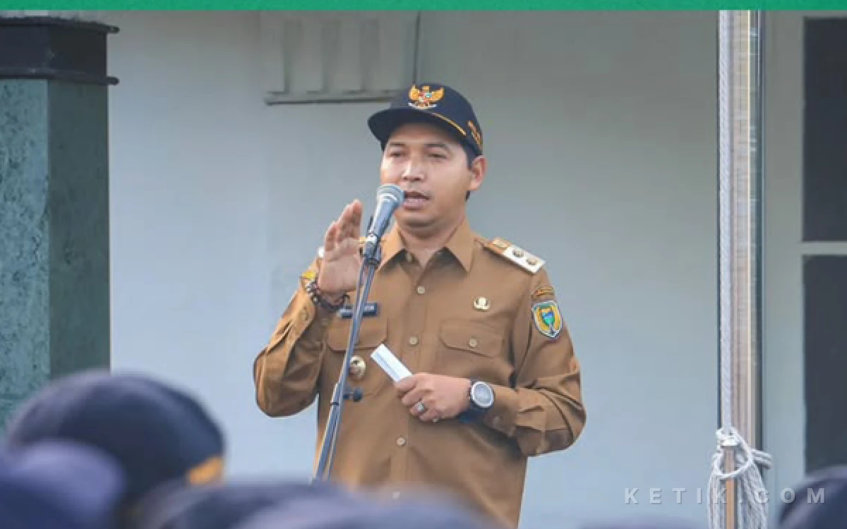 Thumbnail Berita - Serahkan SK PNS, Plt Wali Kota Madiun Berikan Arahan untuk Optimal Kerja