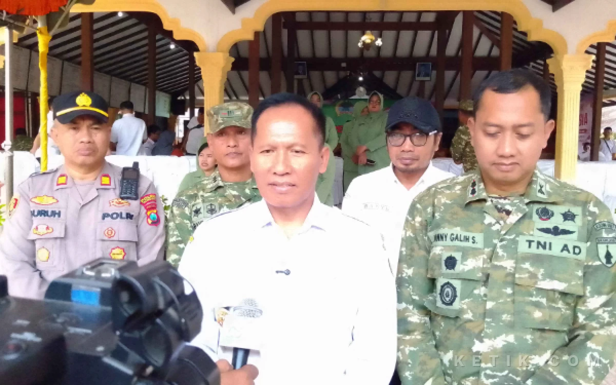 Thumbnail Berita - Perkuat Akses Ekonomi Warga, Plt. Bupati dan Kodim 0807 Tulungagung Resmikan Jalan Rabat Beton Karya Bhakti TNI di Wonorejo