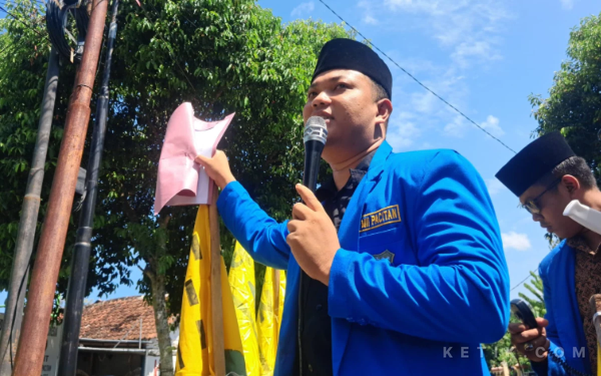 Thumbnail Berita - Miris Lihat Guru Madrasah Diupah Tak Layak, PMII Pacitan Demo Kemenag dan DPRD
