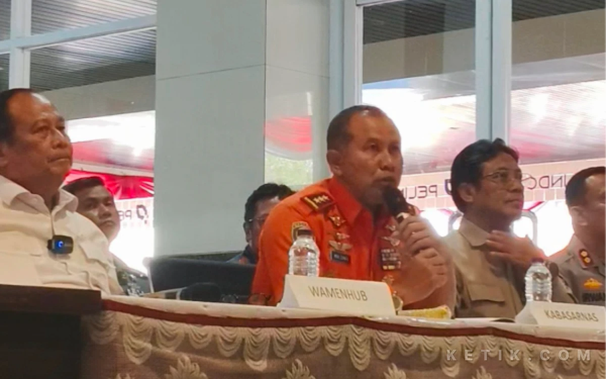 Thumbnail Berita - Evakuasi KMP Mutiara Sentosa II, Kepala Basarnas: Jumlah Penumpang Sebanyak 238