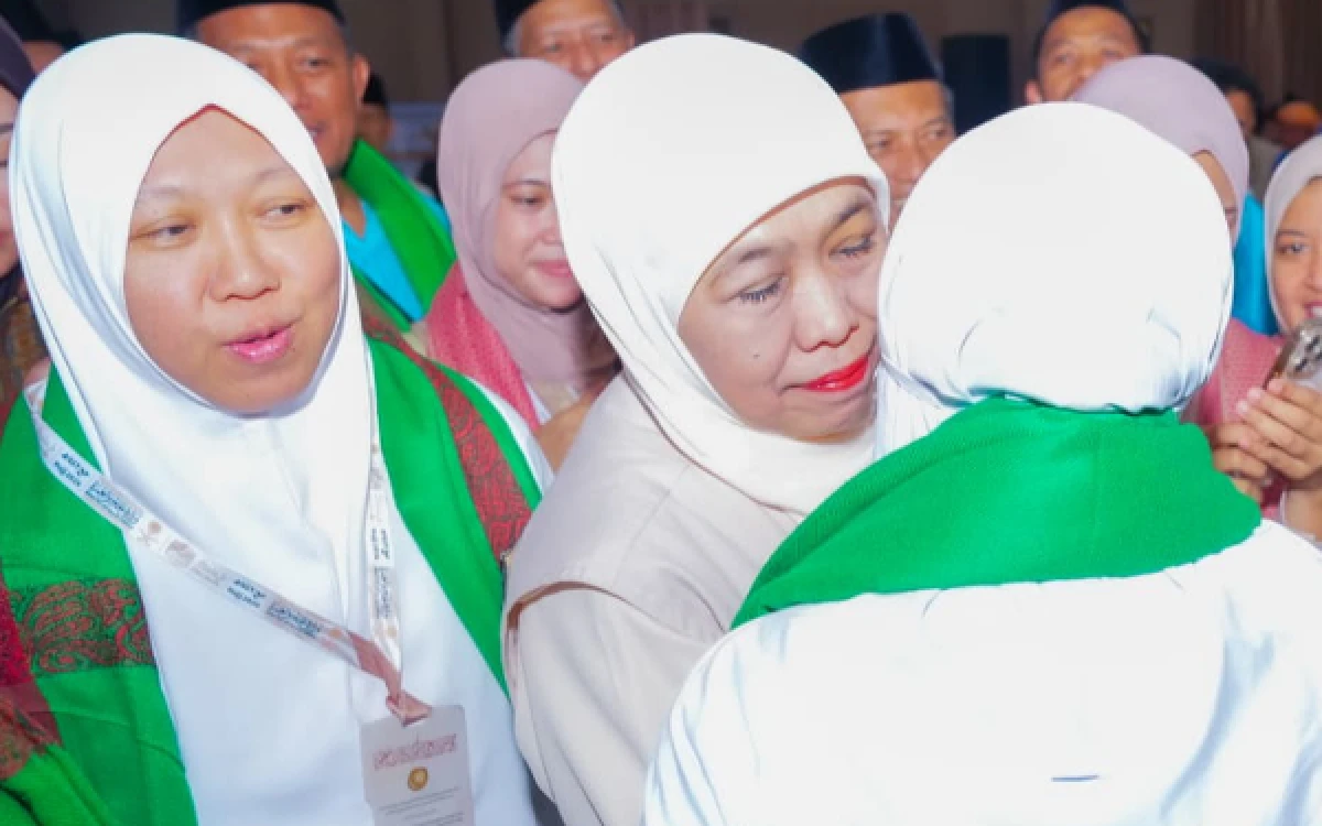 Thumbnail Berita - Gubernur Khofifah: Embarkasi Baru di Bandara Dhoho Dioperasikan Mulai 2027, Layani Jemaah Haji asal 15 Daerah di Jatim