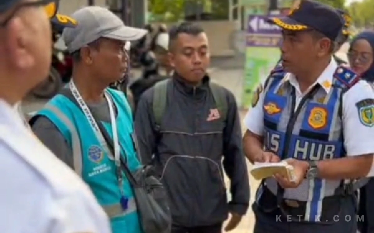 Thumbnail Berita - Viral di Medsos Tentang Masalah Parkir, Dishub Kota Madiun Gercep Lakukan Pembinaan kepada Jukir