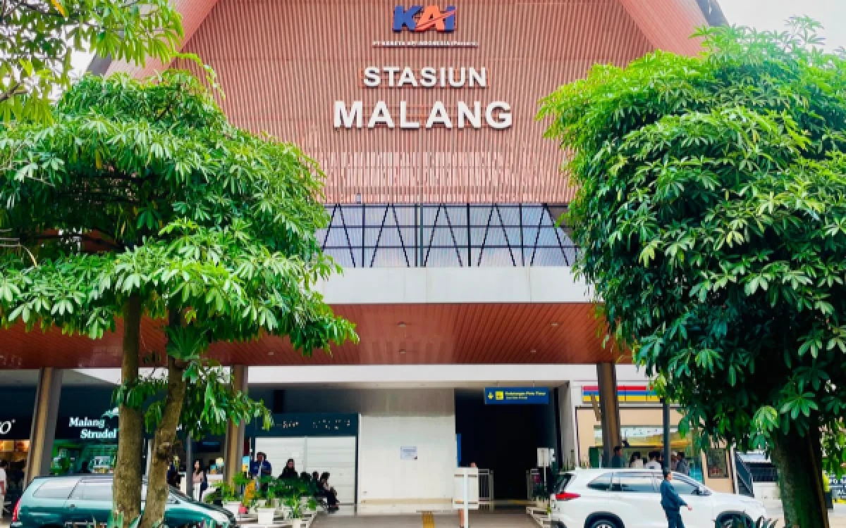 Thumbnail Berita - Urai Antrean Penumpang, Sisi Timur Stasiun Malang Sediakan Akses Untuk Boarding Commuter Line