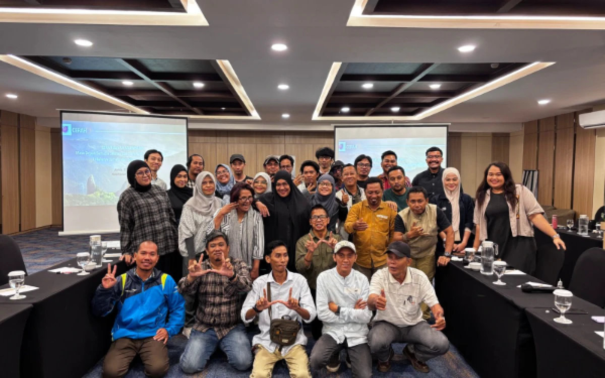 Foto Para peserta kegiatan lokakarya jurnalis yang digelar Yayasan Cerah dan AJI Kota Palembang, di Hotel Aston, Kota Palembang, Kamis 18 Juni 2026. (Foto : Yola/Ketik.com)