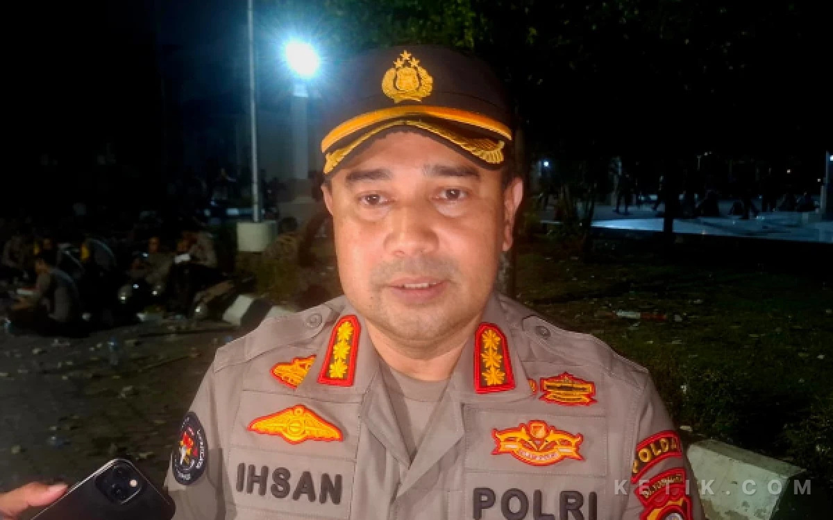 Foto Kabid Humas Polda DIY Kombes Pol Ihsan memberikan keterangan pers terkait dugaan penyusupan kelompok tak dikenal dalam aksi peringatan Hari Sumpah Pemuda di kawasan Malioboro, Yogyakarta, Rabu malam, 28 Oktober 2026. (Foto: Oliv for Ketik.com)