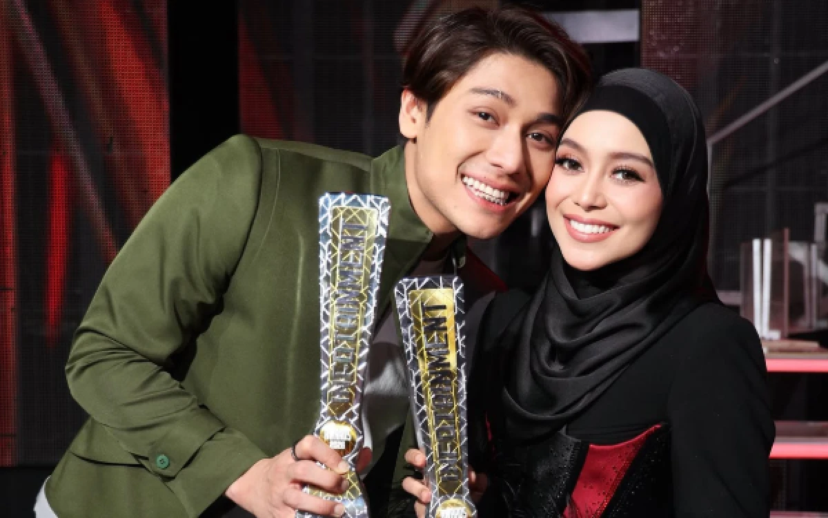 Thumbnail Berita - Lesti Kejora dan Rizky Billar Raih Penghargaan Gorgeous Mom dan Gorgeous Dad
