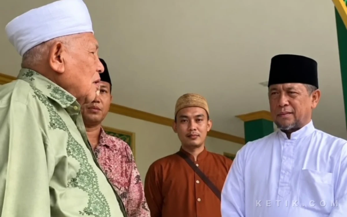 Thumbnail Berita - KH Syukron Makmun Wafat, Keluarga Besar Ikama Berduka