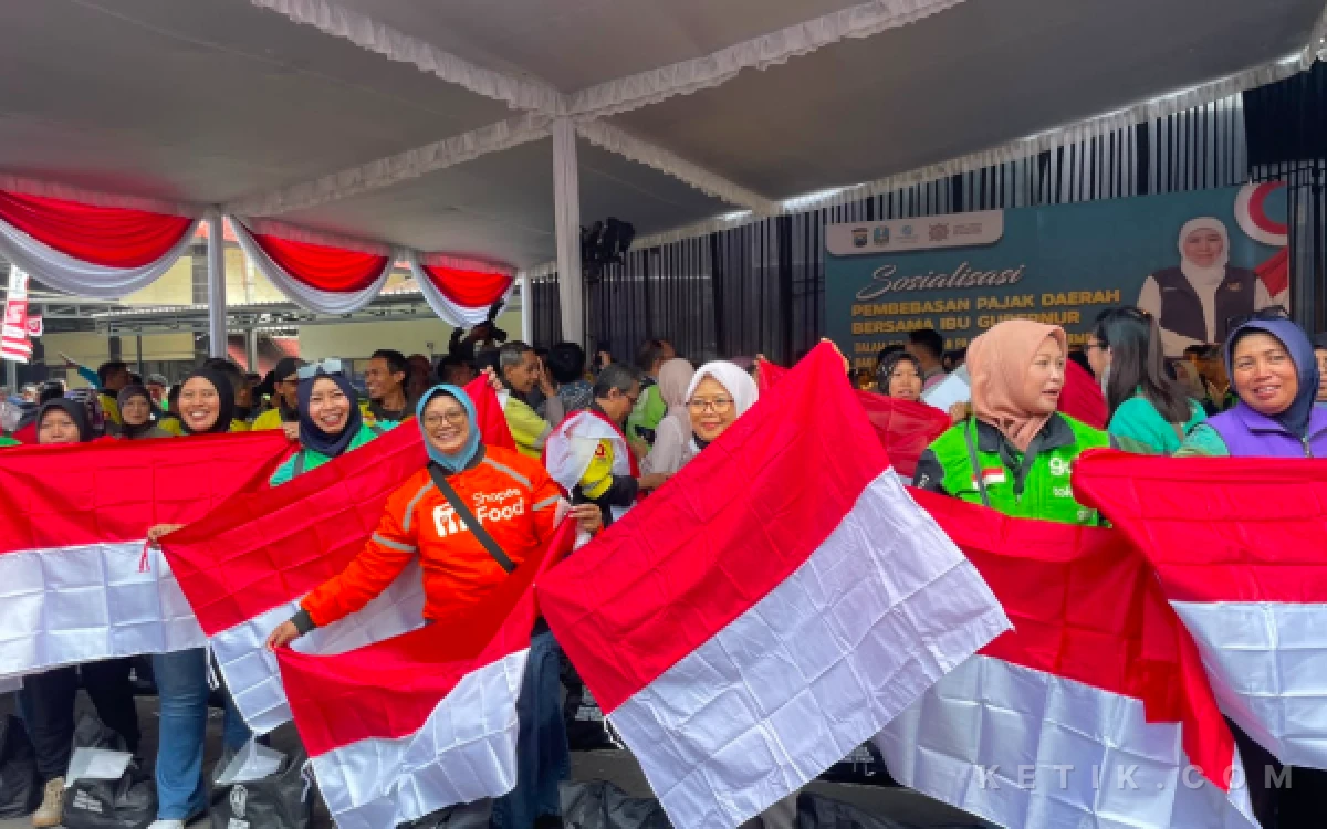 Thumbnail Berita - Ojek Online Malang Sambut Antusias, Gubernur Khofifah Sosialisasikan Pembebasan Pajak Kendaraan