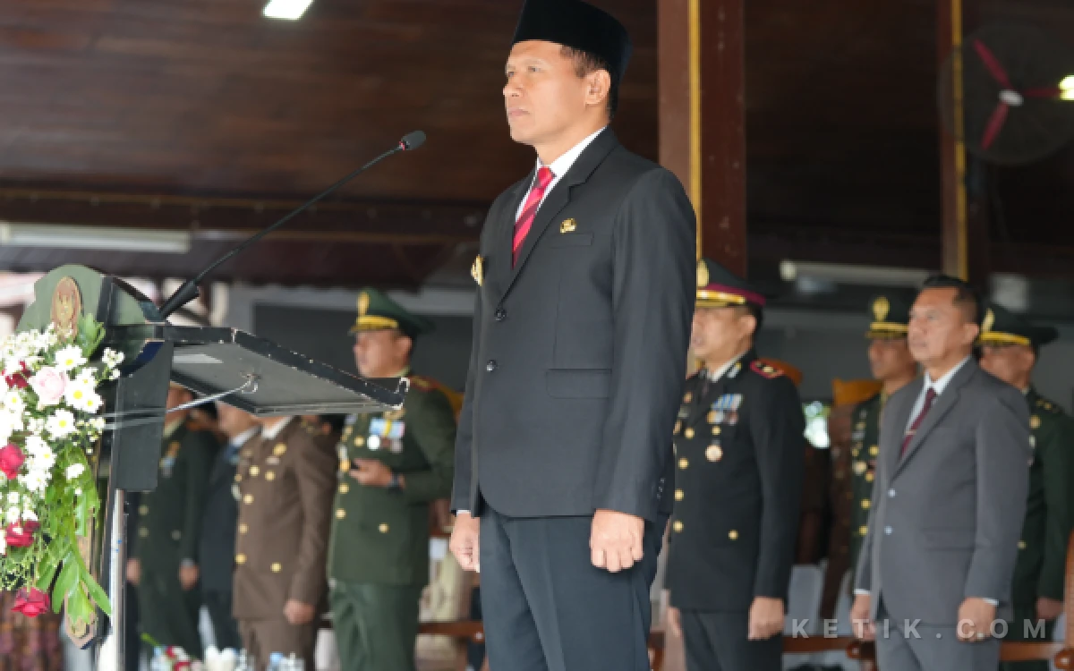 Thumbnail Berita - Upacara HUT Ke-81 Jatim di Tulungagung, Plt Bupati Ajak Perkuat Kinerja Lewat Sembilan Pilar Pengabdian