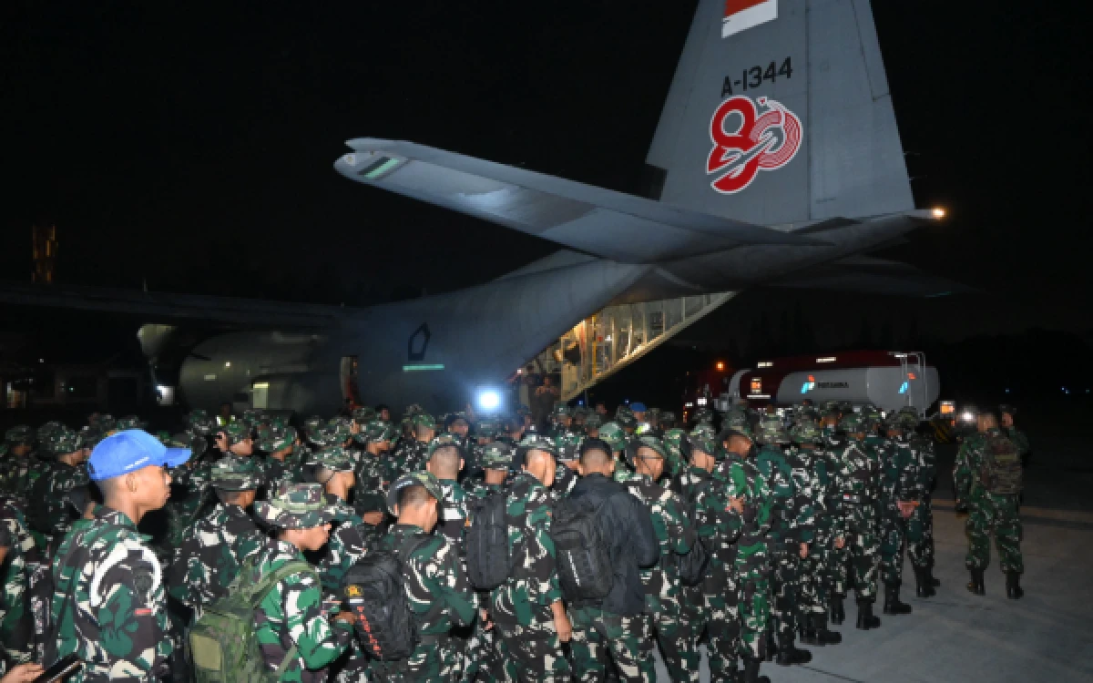 Foto Pemberangkatan personel TNI dari Lanud Abdulrachman Saleh Malang untuk menanggulangi kebakaran karhutla yang terjadi di Kalimantan, Senin, 24 Agustus 2026 malam (Foto : Pentak Lanud Abdulrachman Saleh)
