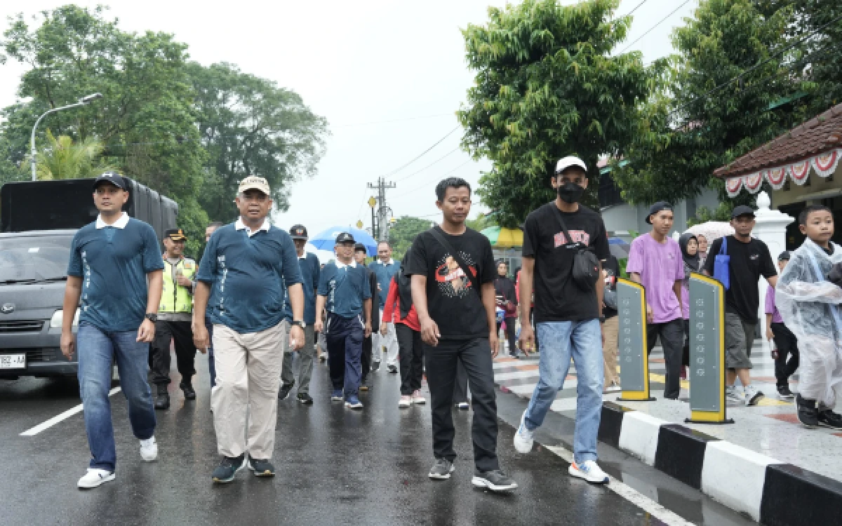Thumbnail Berita - May Day 2026: Jalan Tengah Bupati Harda Kiswaya Menjaga Harmoni Industri di Sleman