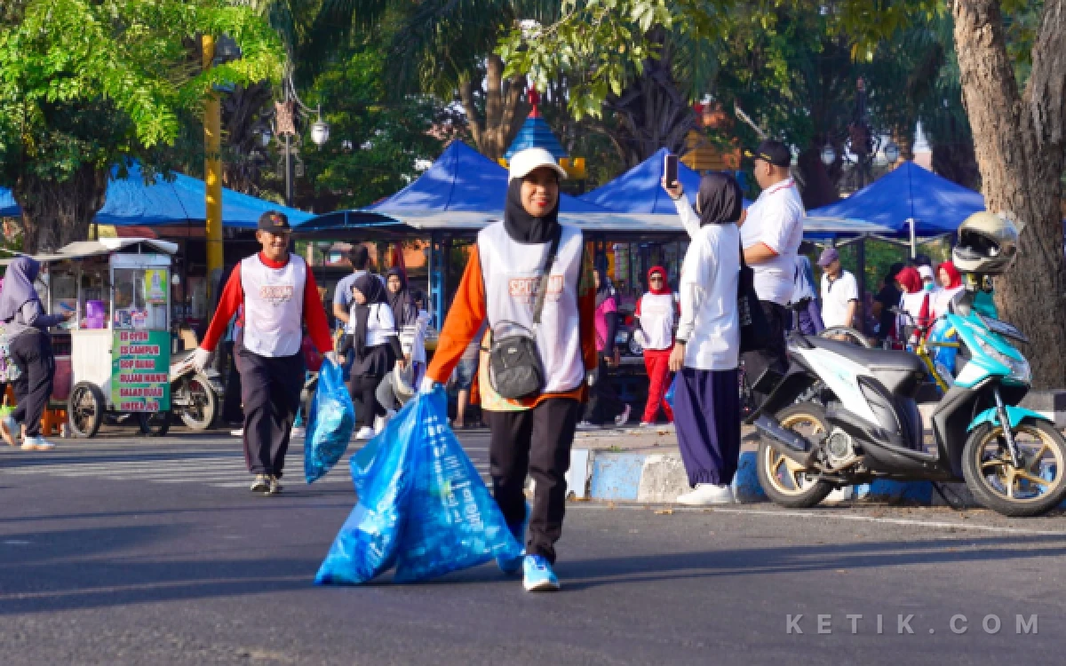 Foto peserta spogomi di jalan-jalan kota mojokerto ( foto : humas pemkot mojokerto/ ketik.com)