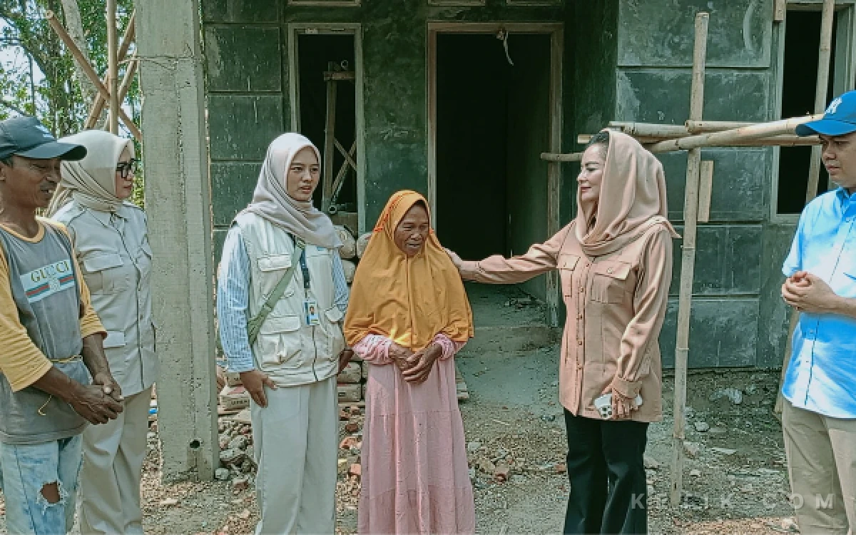 Thumbnail Berita - Novita Wijayanti Tinjau Program Bedah Rumah BSPS di Cilacap, Sebut 2.000 Unit Telah Disalurkan