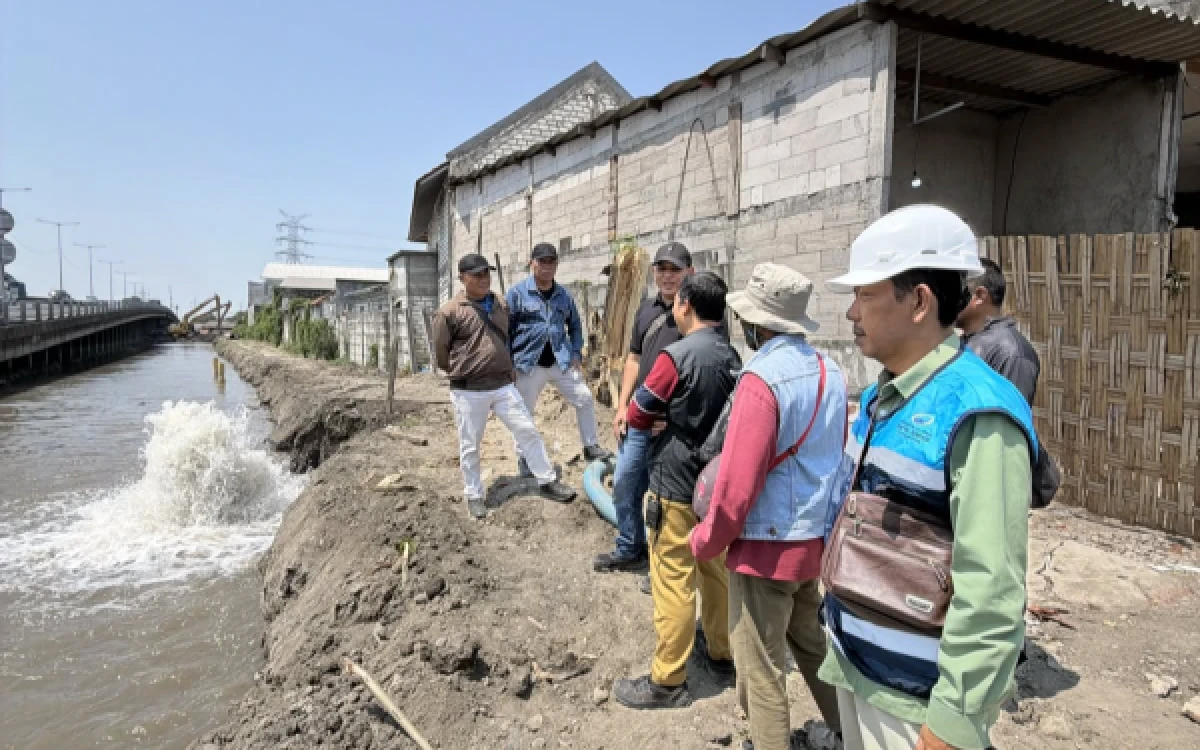Thumbnail Berita - Semburan Air Mendadak Terjadi di Kawasan Tol Dupak, PDAM Pastikan Bukan Pipa Miliknya