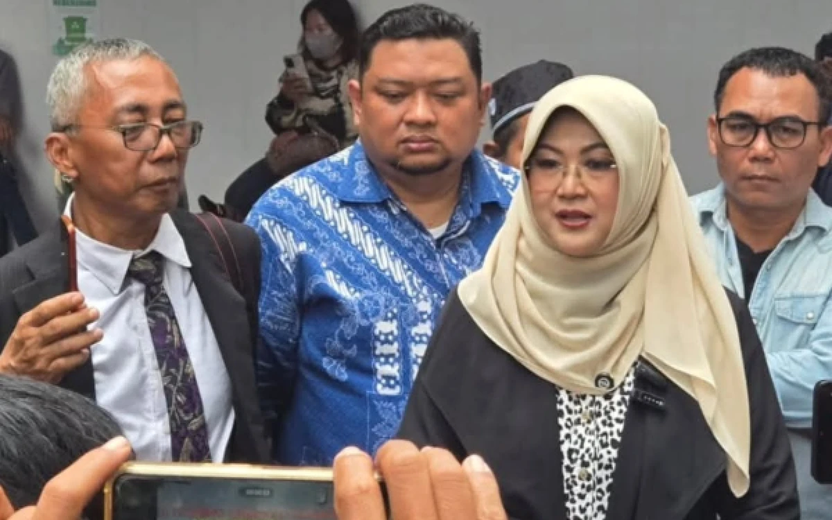 Thumbnail Berita - Usai Roy Suryo,  dr Tifa Juga Diamankan Polisi Atas  Dugaan Tudingan Ijazah Palsu