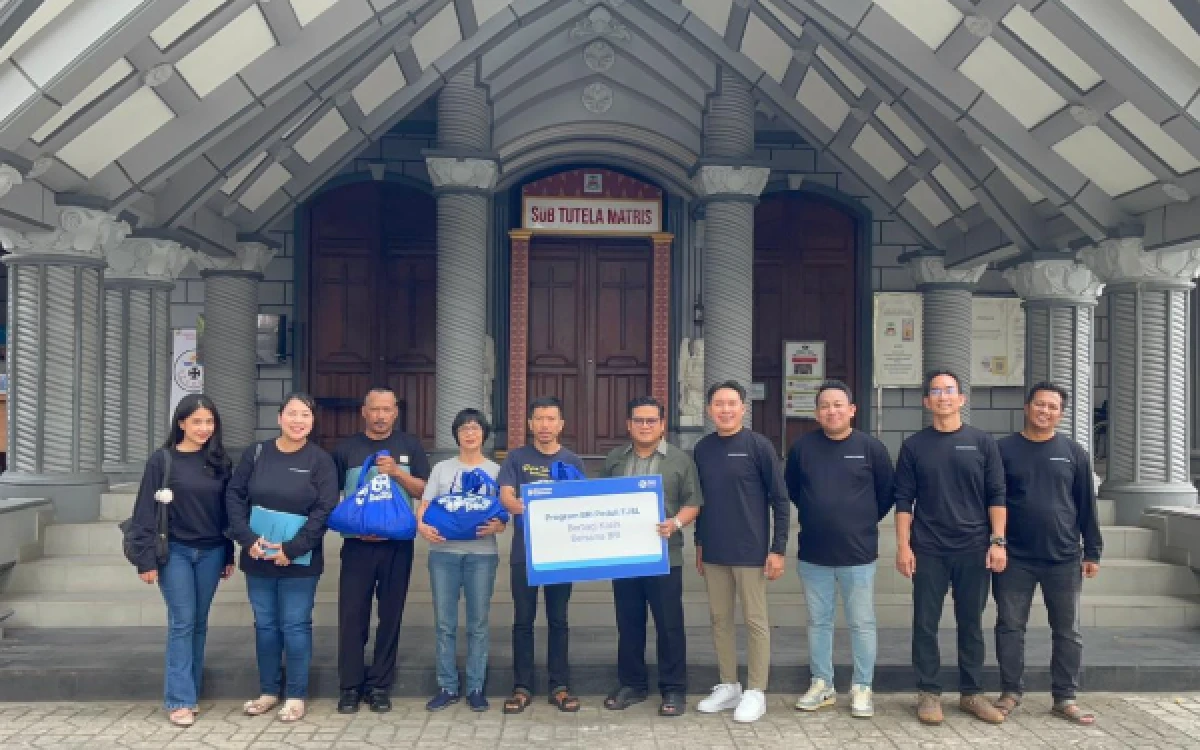 Thumbnail Berita - BRI Region 4 Palembang Tebar Kepedulian, Salurkan Bantuan Sembako ke Enam Gereja di Sumbagsel