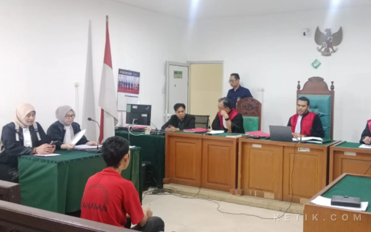 Thumbnail Berita - Barang Bukti 81 Gram Sabu, Vonis Terdakwa Arlangga Lebih Ringan dari Tuntutan JPU di PN Palembang