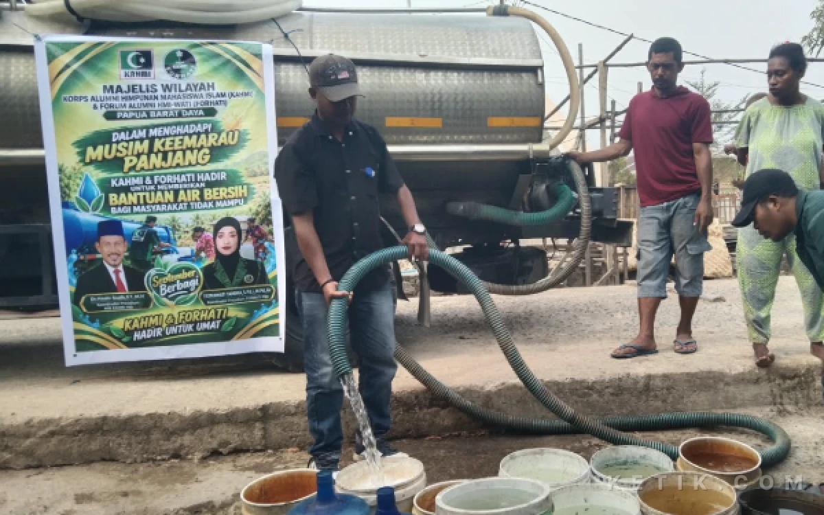 Thumbnail Berita - KAHMI dan FORHATI Papua Barat Daya Buka Akses Bantuan Air Bersih untuk Warga Terdampak Kemarau
