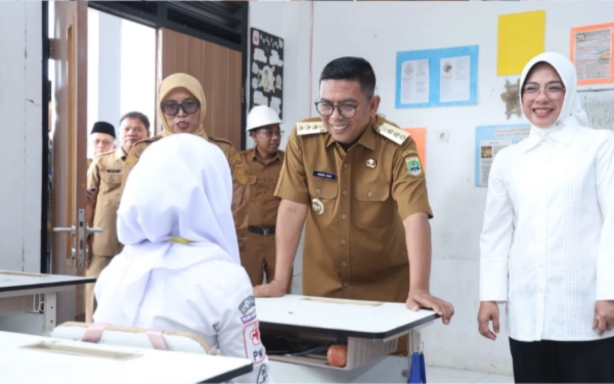 Thumbnail Berita - Tak Ada Lagi Anak Kehilangan Kesempatan Sekolah, Andra Soni Tambah 12 Kelas di SMAN 30 Tangerang