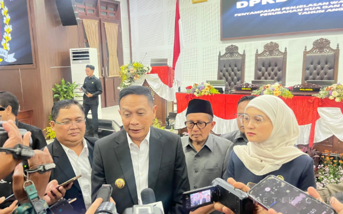 Foto Ketua DPRD dan Wali Kota Malang menjelaskan tentang SILPA pada APBD tahun 2025. (Foto: Lutfia/Ketik.com)
