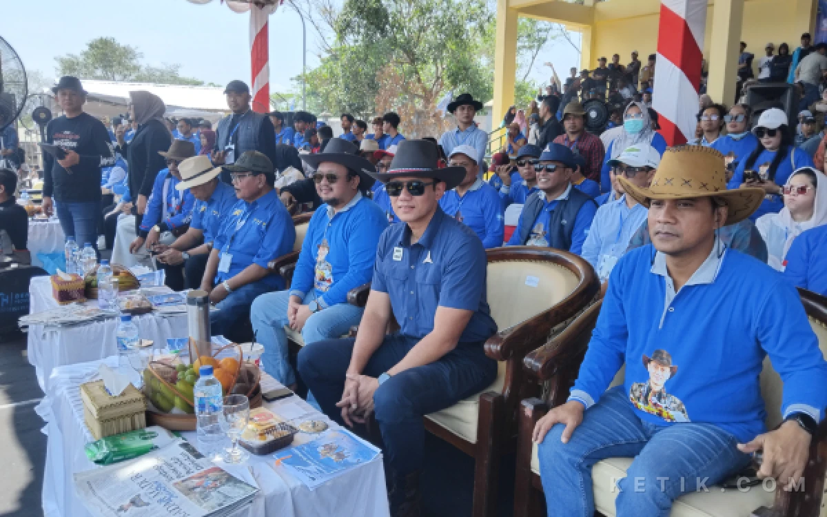 Thumbnail Berita - AHY Kagum Karapan Sapi Madura, Sebut Simbol Kerja Keras, Keberanian, dan Kehormatan