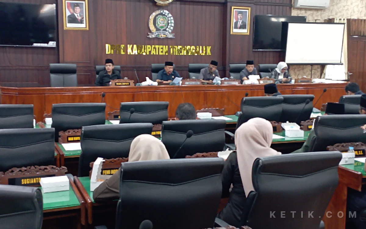 Thumbnail Berita - DPRD Trenggalek Paripurnakan Penjelasan Raperda APBD Perubahan TA 2026
