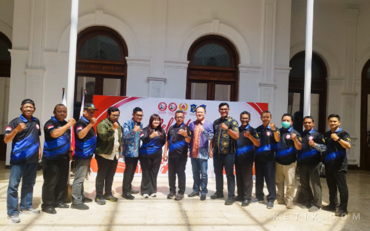 Foto Para pengurus PRUI Kota Surabaya periode 2026 - 2030 seusai pelantikan. (Foto : Sutejo Rc/ketik)