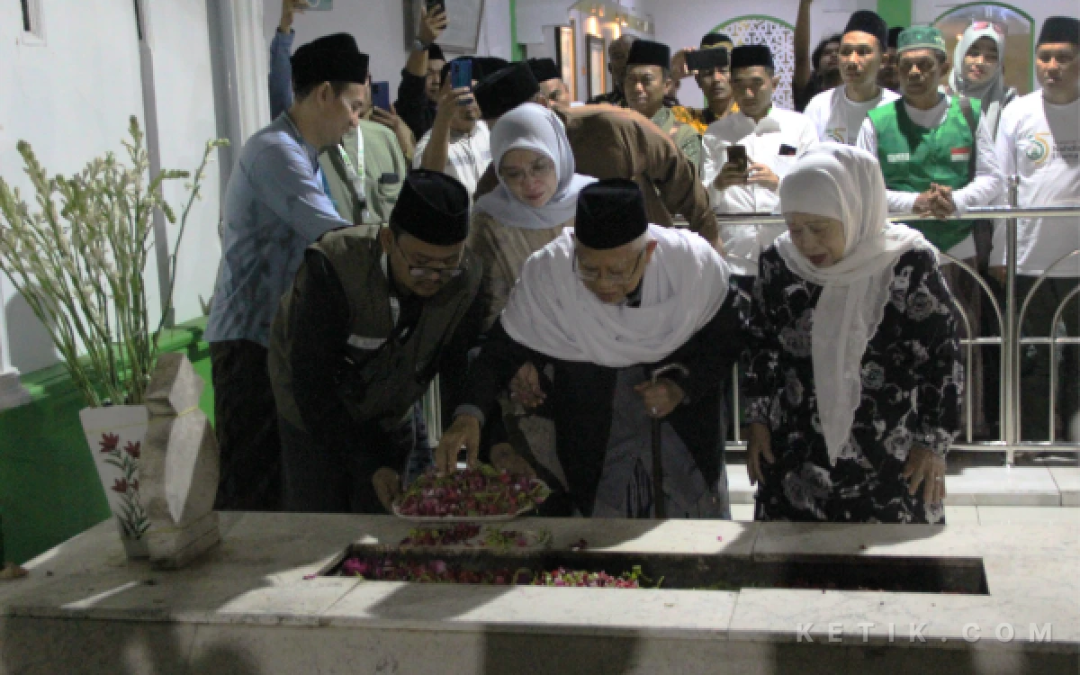 Thumbnail Berita - Usai Ziarah Makam Mbah Wahab, Kyai Ma'ruf Amin Pesan Jangan Ada Money Politic di Muktamar NU
