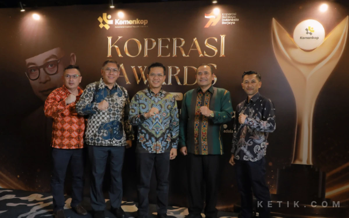 Thumbnail Berita - Bupati KDS Raih Bakti Koperasi, Dorong Koperasi Jadi Penggerak Ekonomi Rakyat
