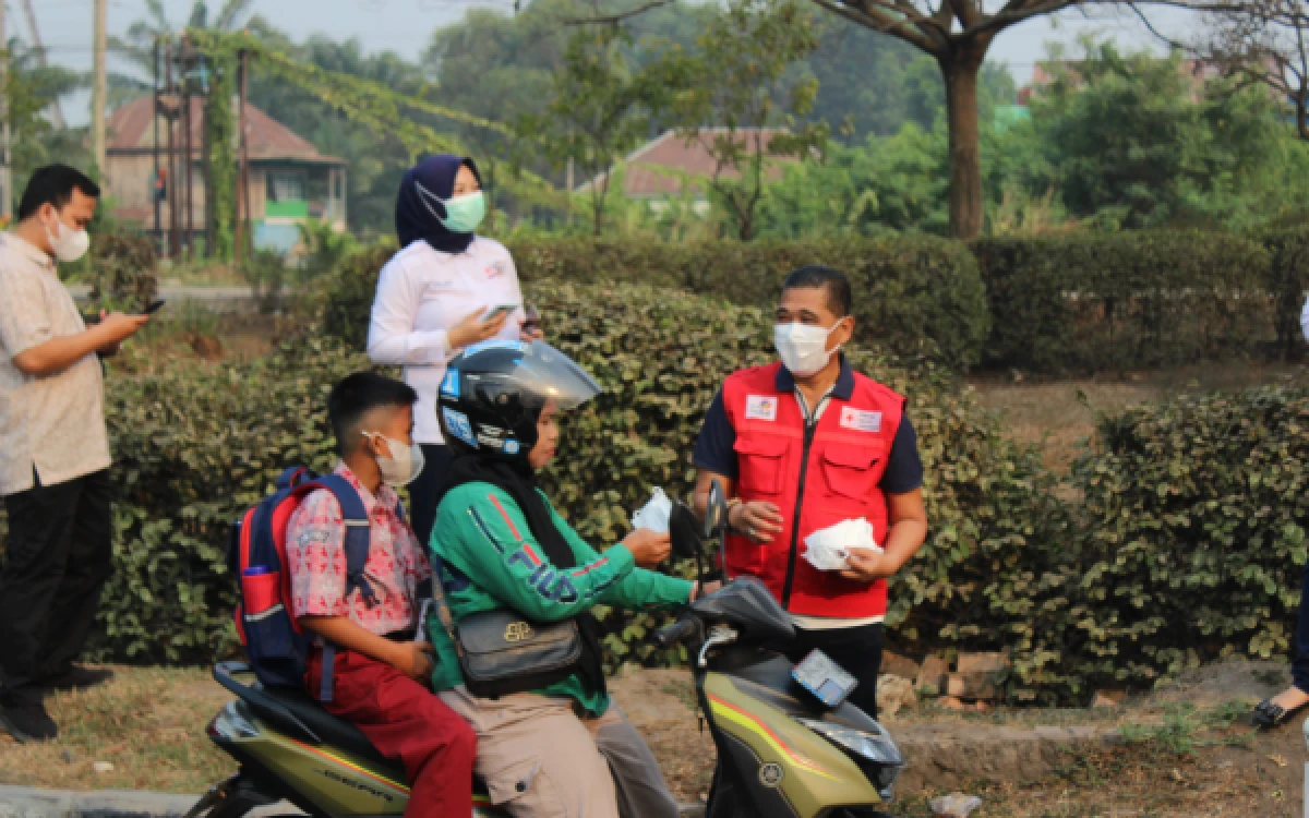 Thumbnail Berita - Asap Karhutla Makin Pekat, PMI Kota Palembang Turun ke Jalan Bagikan Ribuan Masker