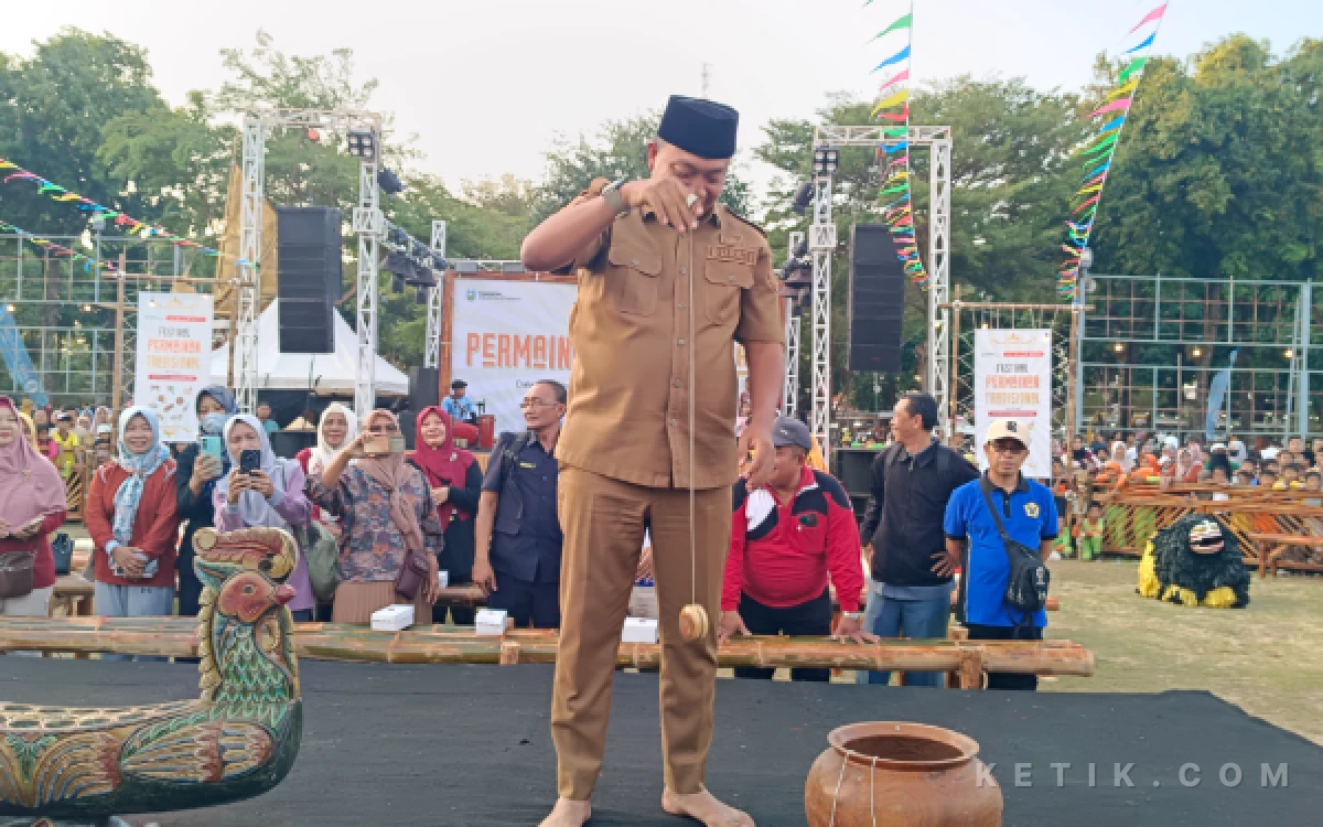 Thumbnail Berita - Bupati Situbondo Hidupkan Kembali Permainan Tradisional Ajak Anak Kembali Bermain Secara Komunal