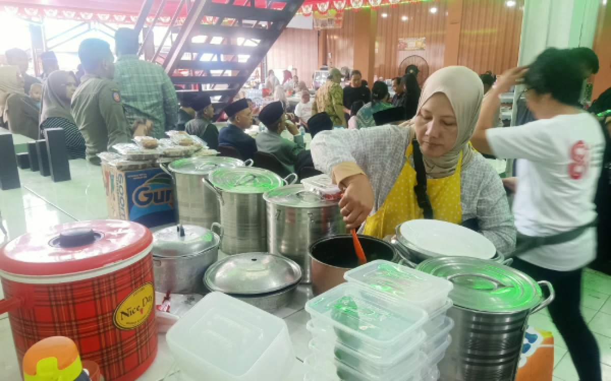 Thumbnail Berita - Keraton UMKM Lebak RUHAY Bantu Pedagang Berjualan Setiap Hari, Ibu I’i: Sangat Terbantu
