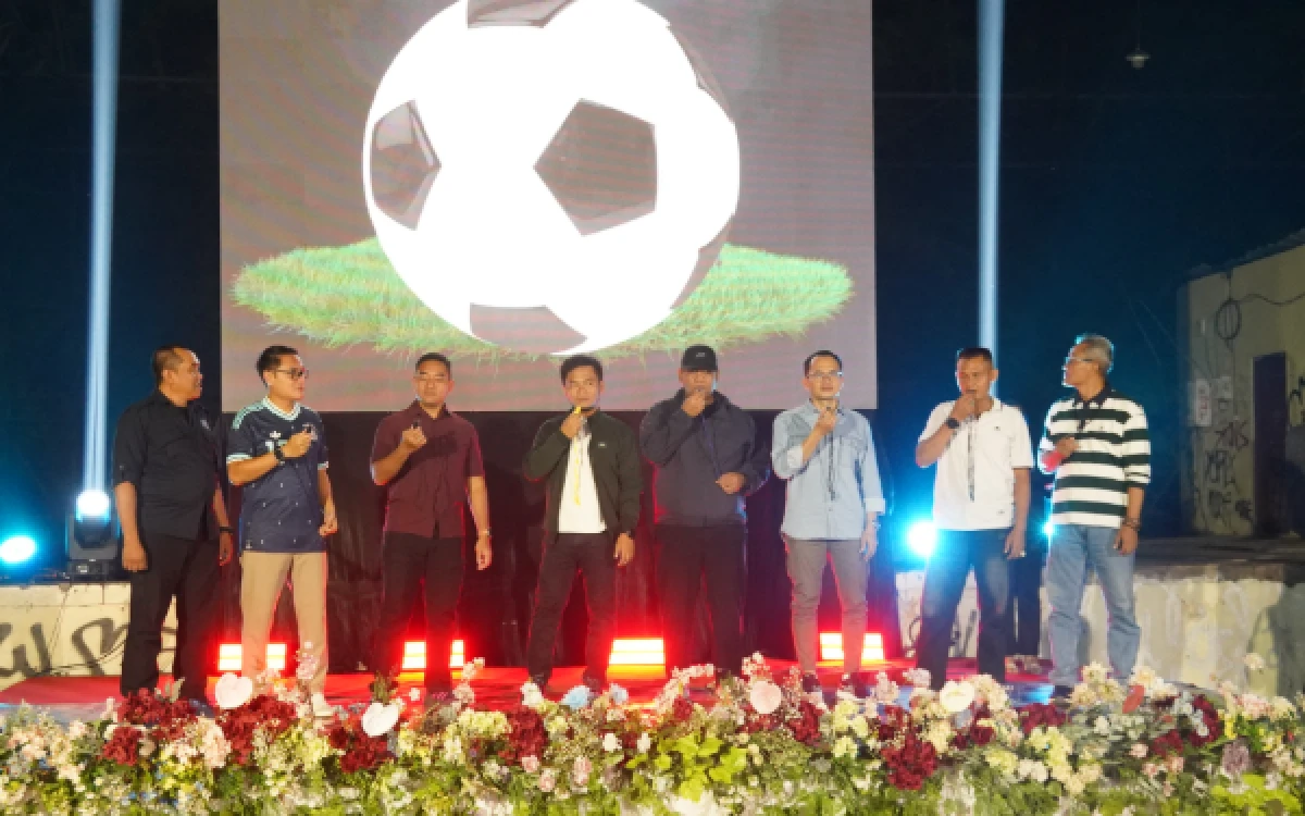 Thumbnail Berita - Lewat Nobar Piala Dunia, Bupati Tegal Dorong Ekonomi Lokal Melalui Pasar UMKM