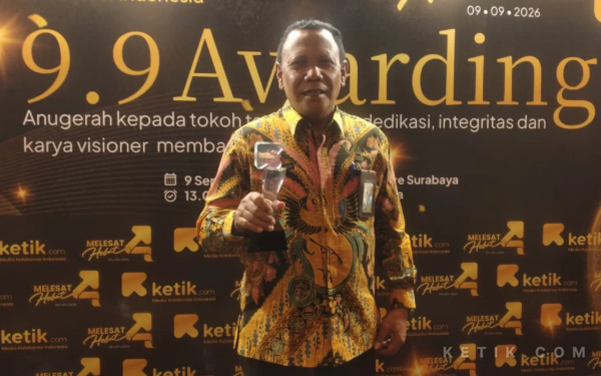 Thumbnail Berita - Raih Penghargaan CEO BUMD Terinovatif di 9.9 Awarding Ketik.com, Dirut Perumda Tirta Kanjuruhan Bersyukur Mendapat Kepercayaan