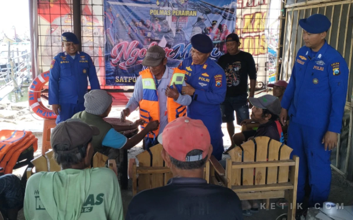 Thumbnail Berita - Tekan Angka Kecelakaan Laut, Satpolairud Situbondo Gelar "Ngobar Masir"