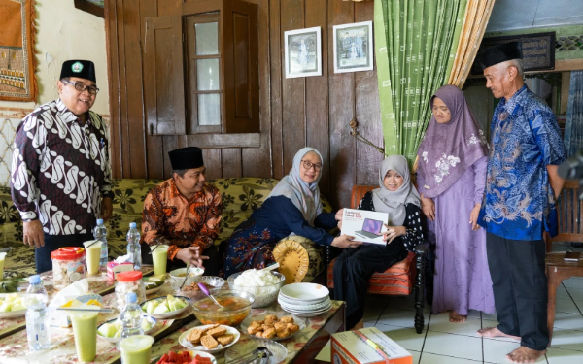 Thumbnail Berita - Miliki Tekad untuk Terus Belajar, Unisma Kunjungi Kediaman Maba Difabel di Mojokerto